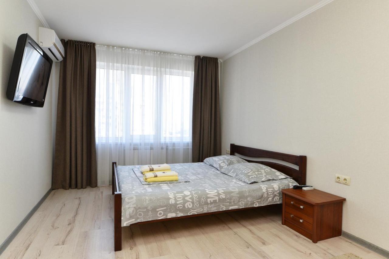 Apartament On Vasylia Lypkivskoho 24 Kyiv Exterior photo